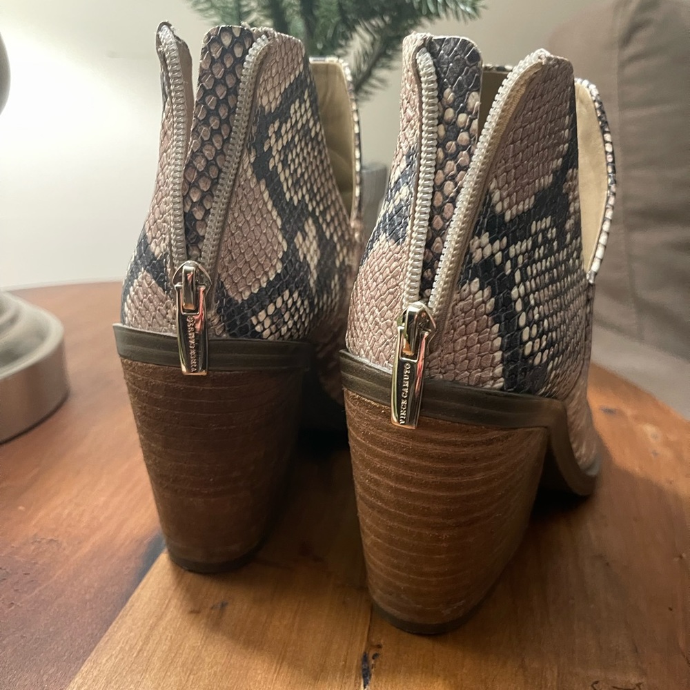 Snakeskin patterned booties - Picture 3 of 6